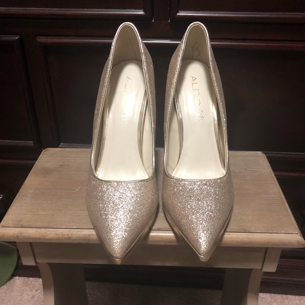 Heels - Picture 2 of 8